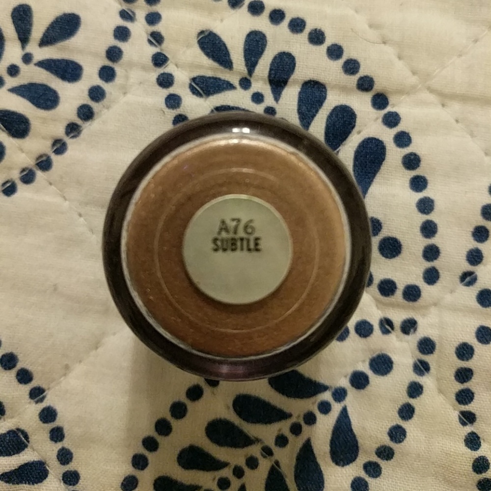 MAC pigment in subtle - Picture 2 of 3